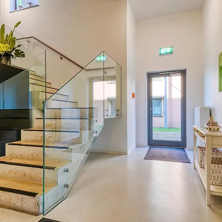 Nicetostay By Fairway Aparthotel